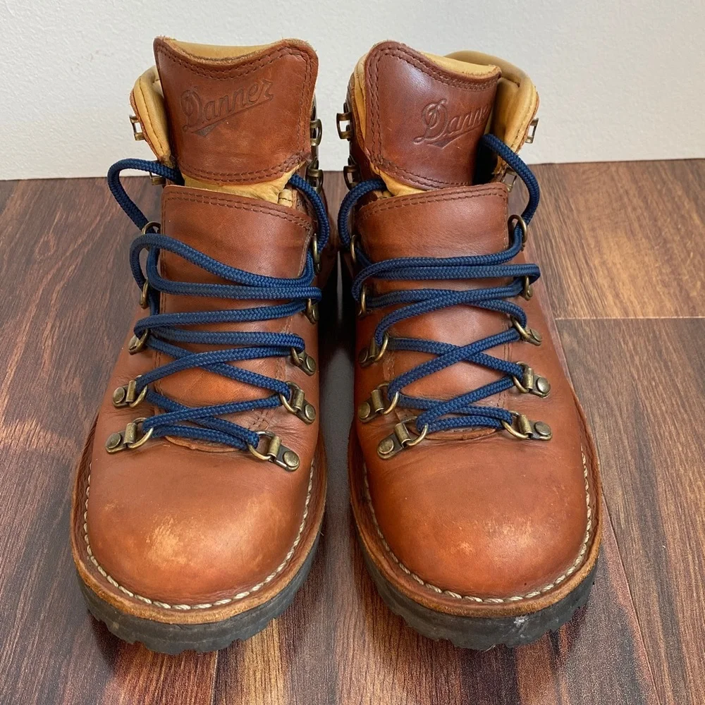 Danner Mountain Pass Cedar Cognac Leather Boots Blue Laces 33277